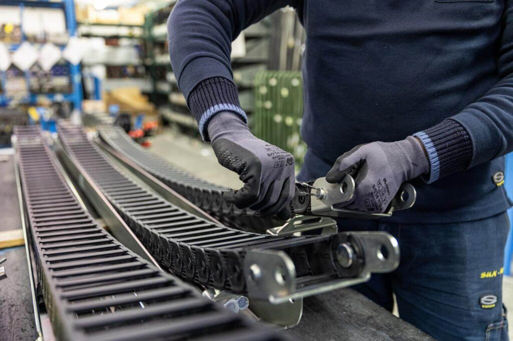 Assemblaggio kit idraulici e montaggio tubi sagomati e tubi in gomma - Assemblaggio tubi in gomma